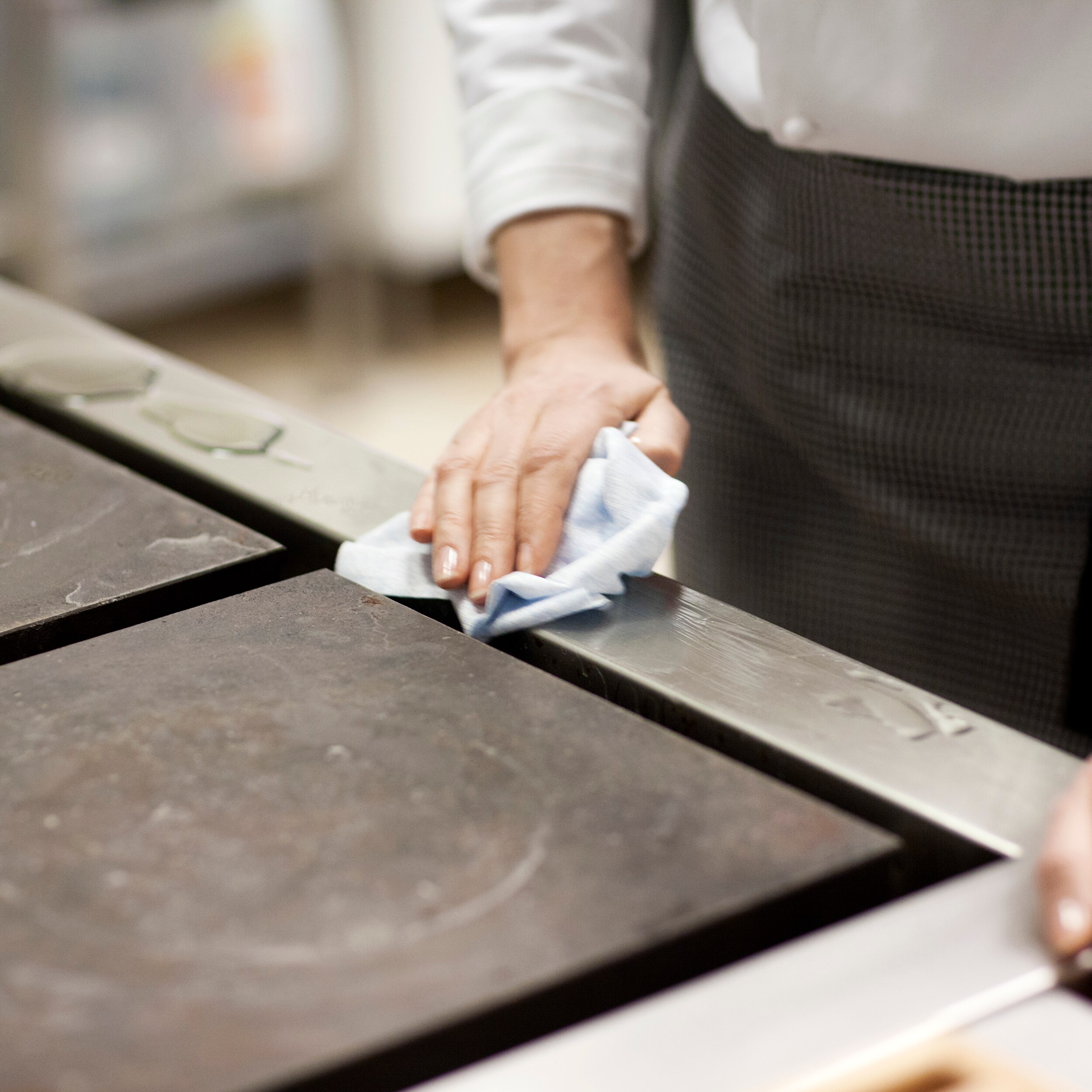 Utierky na čistenie IMPACT, W4, biele, no wowen, 35,5 x 41,5 cm, 75 ks