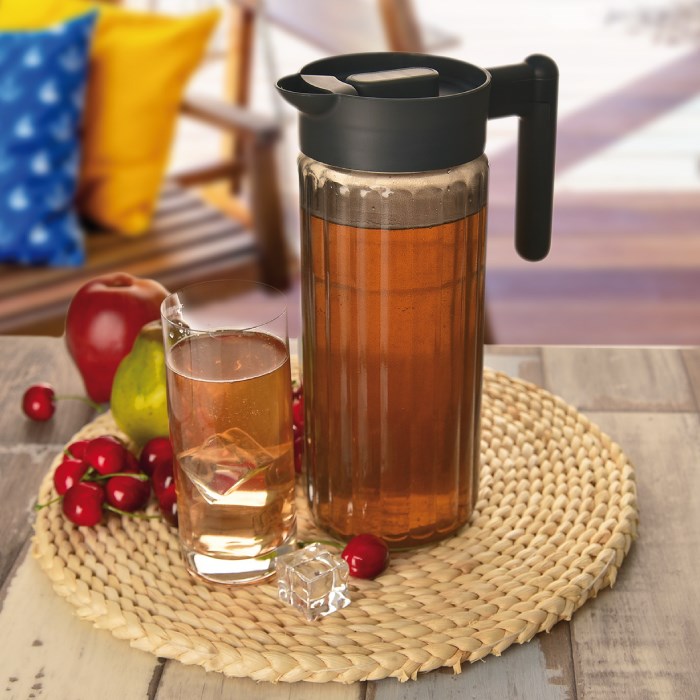 džbán kouřový 1.5 l s plast víčkem a držadlem