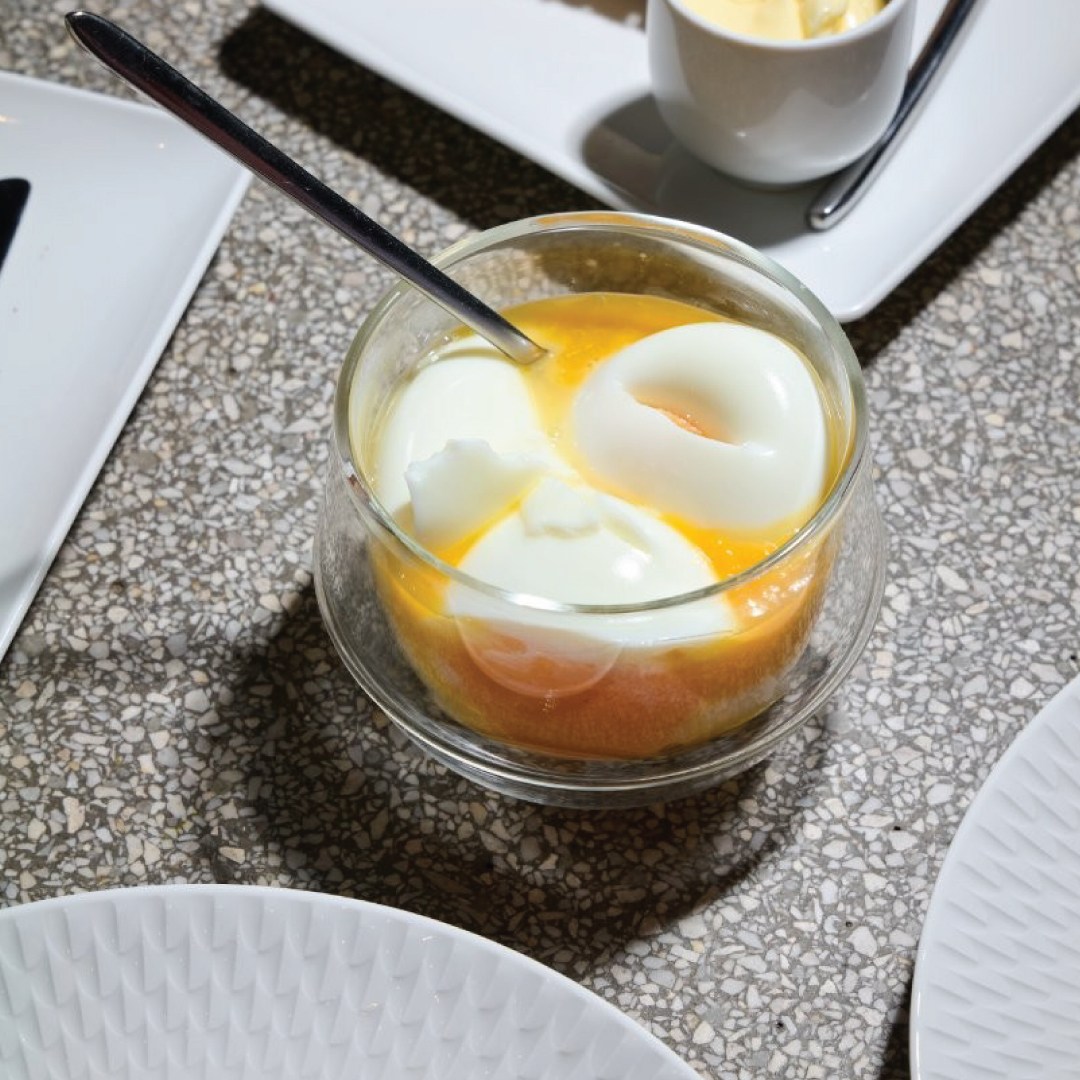 Purity Reflections tanier plytký so širokým okrajom, relief 30 cm