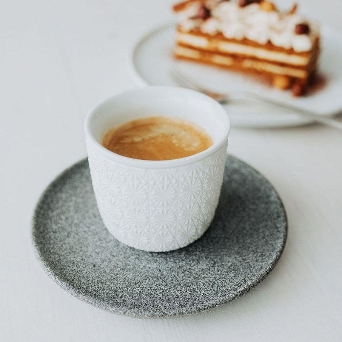 DOUBLEWALLS Porcelánová dvojstenná šálka STARS raw, 250 ml