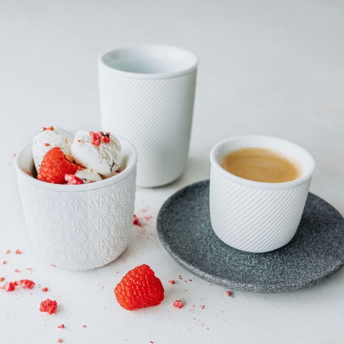 DOUBLEWALLS Porcelánová dvojstenná šálka STARS raw, 250 ml