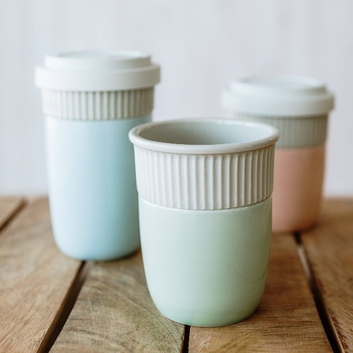 DOUBLEWALLS Porcelánová dvojstenná šálka, svetlo modrý 200 ml