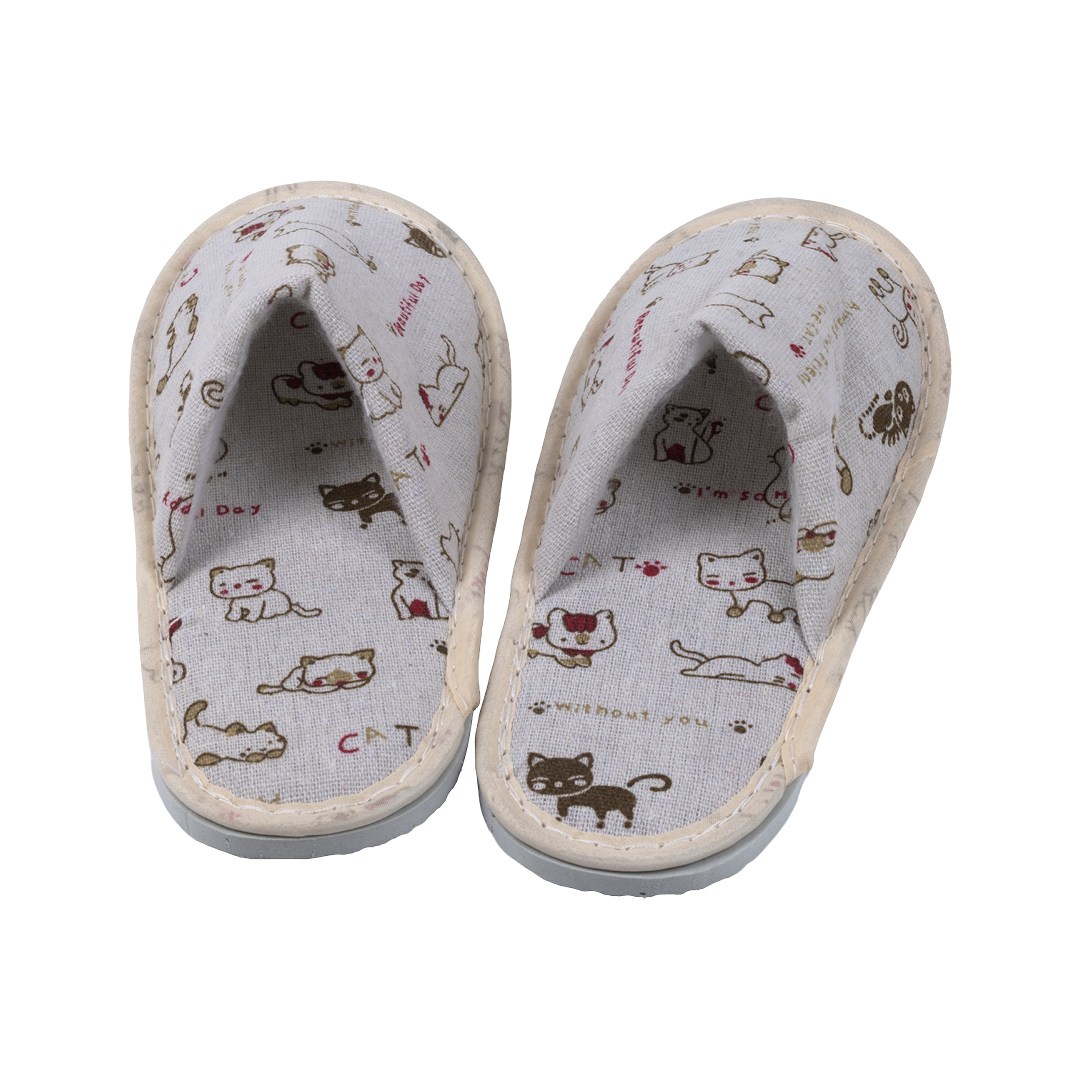 Detské šľapky zatvorené 23x9,5 cm, hrúbka podrážky 1,1 cm, motív mačičky
