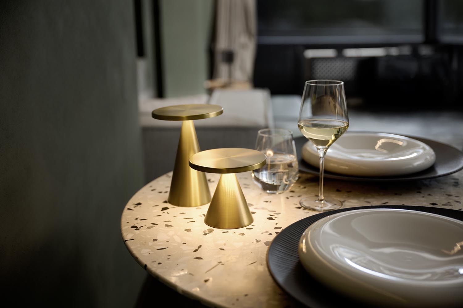 Tischleuchte -CONE MINI- O 13 cm, h: 11,5 cm metal, colour: gold 1x LED 1,0 W / 100 lm