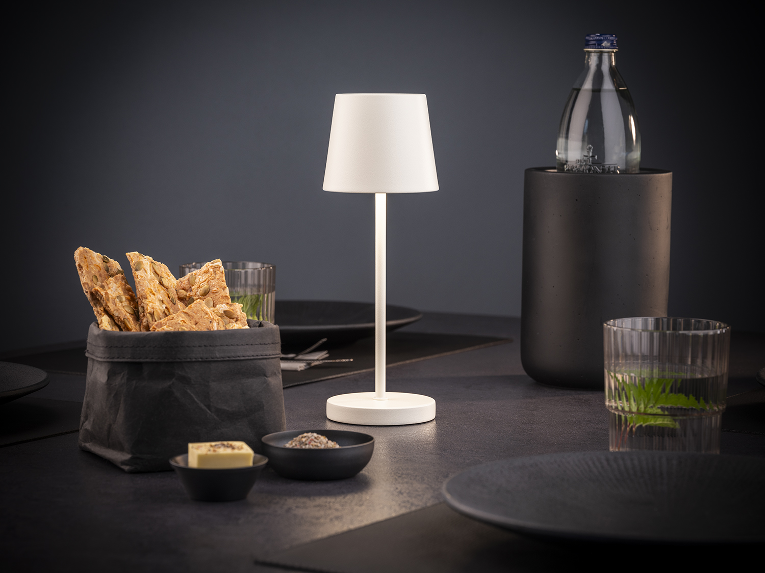 Table lamp -MERLE MINI- O 9 cm, h: 25 cm metal, colour: whisper white 1x LED 1,0 W / 100 lm