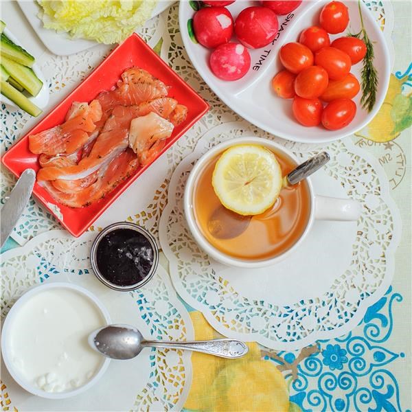 čipky dekoratívne 28 cm 100 ks / okrúhle, biele